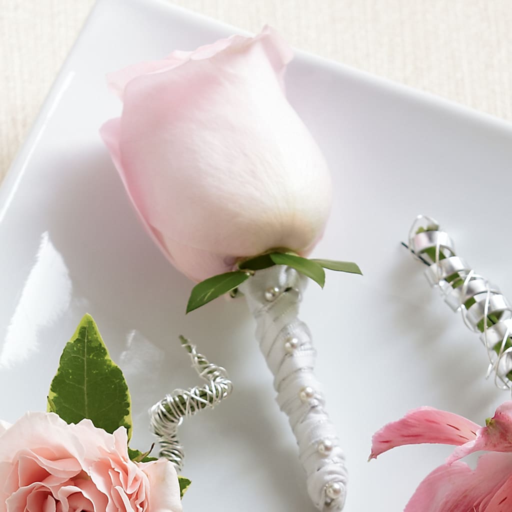 Pink Rose Boutonniere – Edith Vl, Minneapolis MN