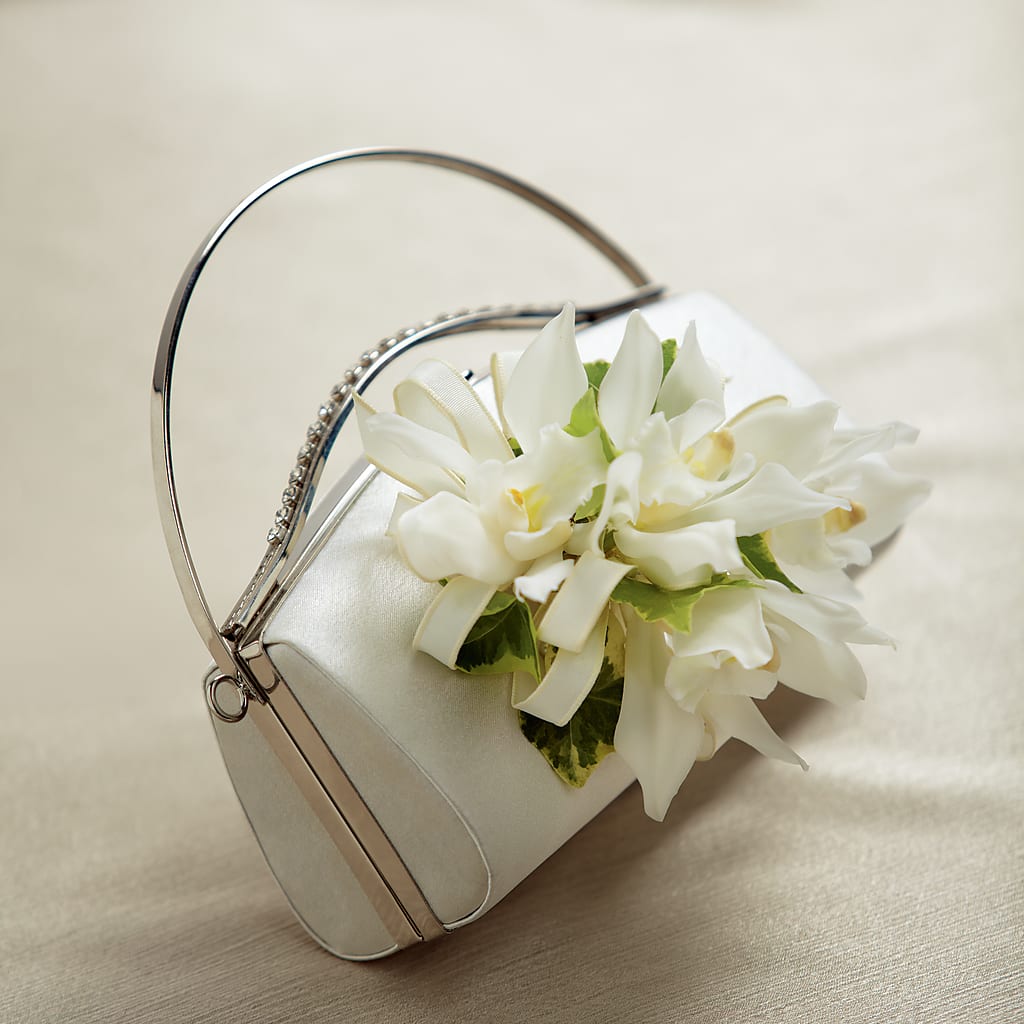 White Purse Decor – Edith Vl, Minneapolis MN